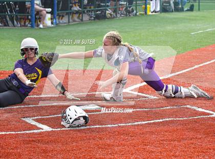 Thumbnail 2 in Weimar vs Thrall (UIL 2A Regional Semifinal Playoff) photogallery.