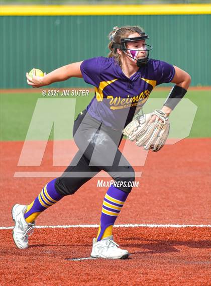 Thumbnail 1 in Weimar vs Thrall (UIL 2A Regional Semifinal Playoff) photogallery.