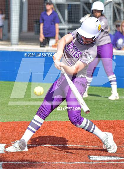 Thumbnail 3 in Weimar vs Thrall (UIL 2A Regional Semifinal Playoff) photogallery.