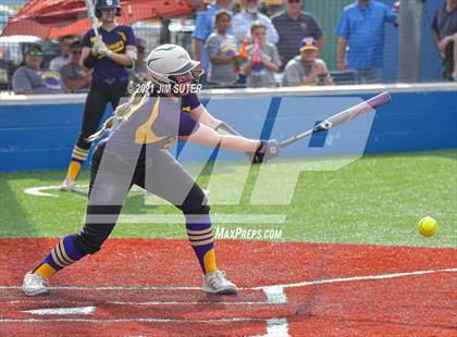 Thumbnail 1 in Weimar vs Thrall (UIL 2A Regional Semifinal Playoff) photogallery.