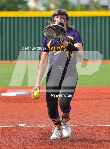 Thumbnail 1 in Weimar vs Thrall (UIL 2A Regional Semifinal Playoff) photogallery.