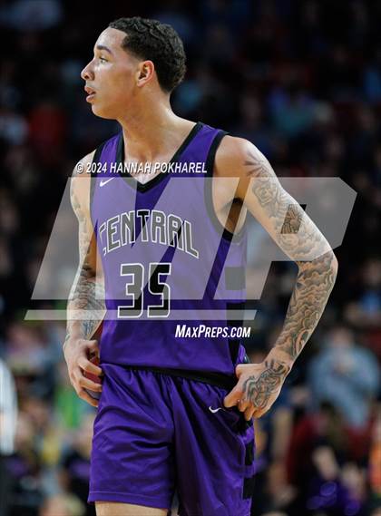 Thumbnail 2 in Bellevue West vs. Omaha Central (NSAA Class A Semifinal) photogallery.