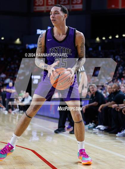 Thumbnail 3 in Bellevue West vs. Omaha Central (NSAA Class A Semifinal) photogallery.
