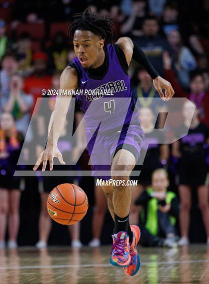 Thumbnail 2 in Bellevue West vs. Omaha Central (NSAA Class A Semifinal) photogallery.