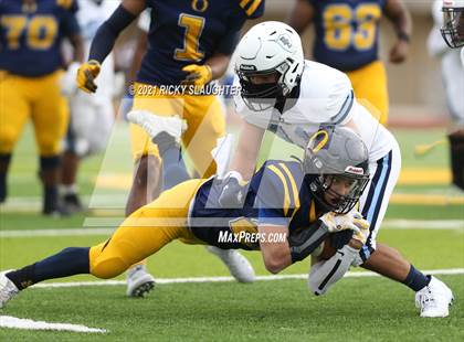 Thumbnail 3 in Belleville East vs. O'Fallon photogallery.