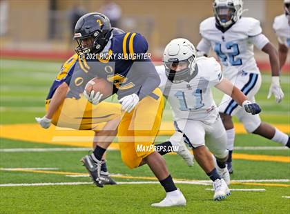 Thumbnail 3 in Belleville East vs. O'Fallon photogallery.