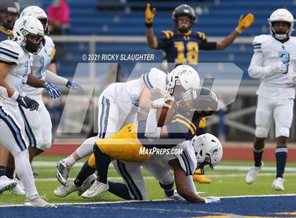 Thumbnail 3 in Belleville East vs. O'Fallon photogallery.