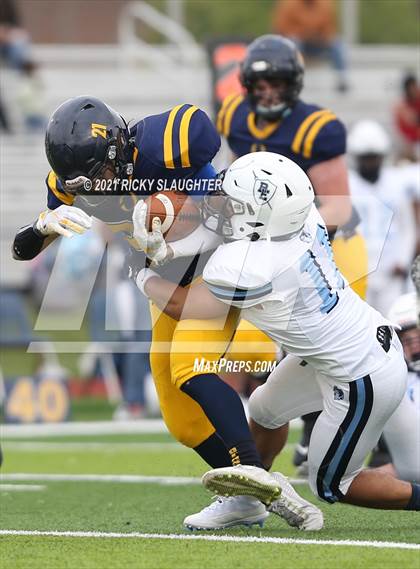Thumbnail 2 in Belleville East vs. O'Fallon photogallery.