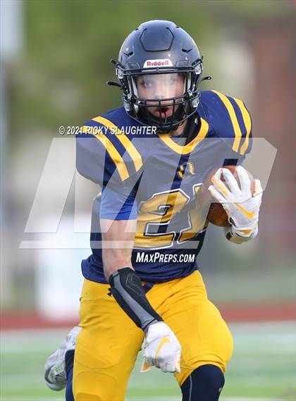 Thumbnail 3 in Belleville East vs. O'Fallon photogallery.