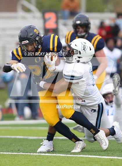 Thumbnail 1 in Belleville East vs. O'Fallon photogallery.