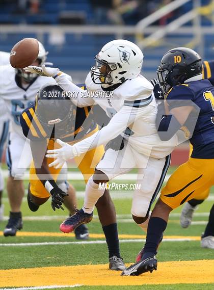 Thumbnail 2 in Belleville East vs. O'Fallon photogallery.