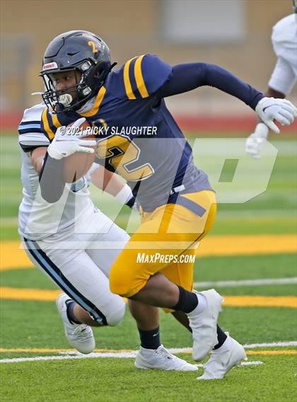Thumbnail 3 in Belleville East vs. O'Fallon photogallery.