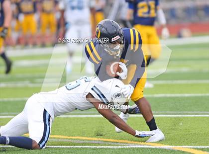 Thumbnail 3 in Belleville East vs. O'Fallon photogallery.