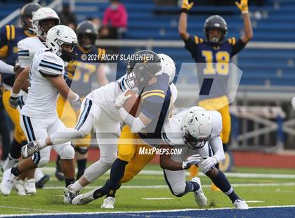 Thumbnail 1 in Belleville East vs. O'Fallon photogallery.