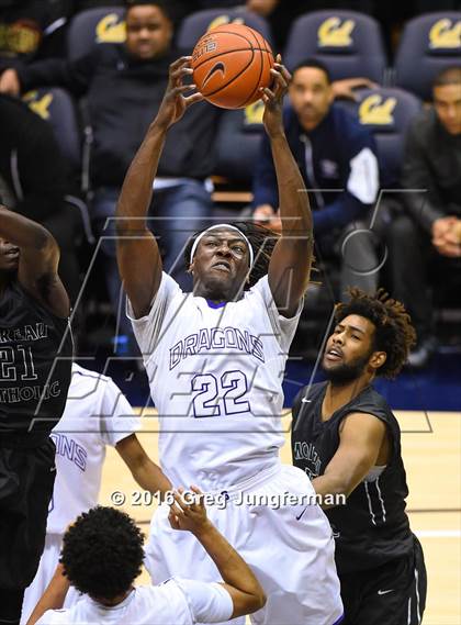 Thumbnail 2 in Sacramento vs. Moreau Catholic (MaxPreps MLK Classic) photogallery.