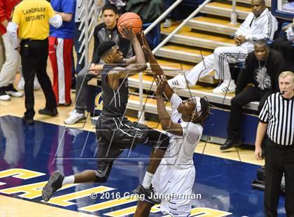 Thumbnail 3 in Sacramento vs. Moreau Catholic (MaxPreps MLK Classic) photogallery.