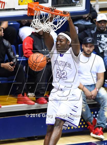 Thumbnail 2 in Sacramento vs. Moreau Catholic (MaxPreps MLK Classic) photogallery.