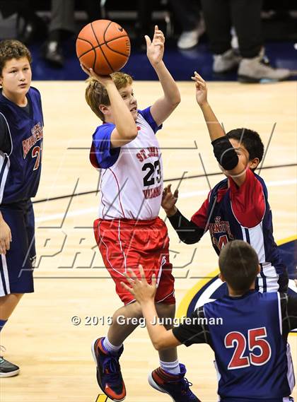 Thumbnail 3 in Sacramento vs. Moreau Catholic (MaxPreps MLK Classic) photogallery.