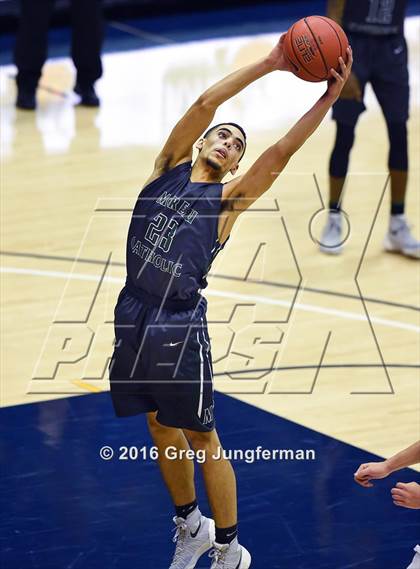 Thumbnail 3 in Sacramento vs. Moreau Catholic (MaxPreps MLK Classic) photogallery.