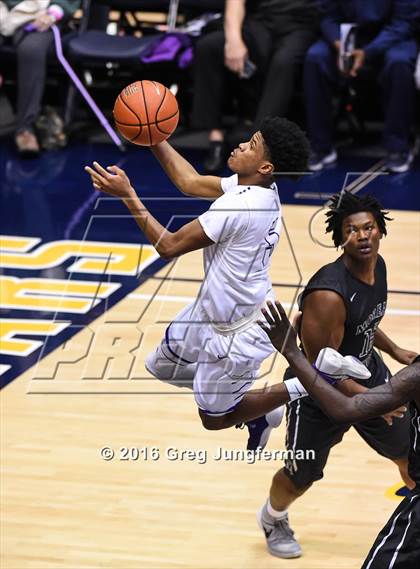 Thumbnail 1 in Sacramento vs. Moreau Catholic (MaxPreps MLK Classic) photogallery.