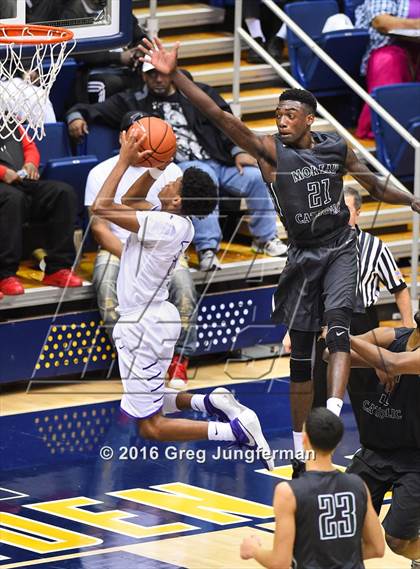 Thumbnail 1 in Sacramento vs. Moreau Catholic (MaxPreps MLK Classic) photogallery.
