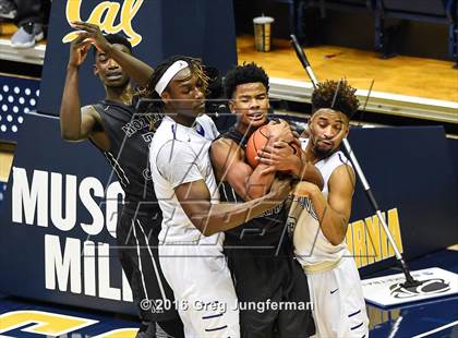 Thumbnail 1 in Sacramento vs. Moreau Catholic (MaxPreps MLK Classic) photogallery.