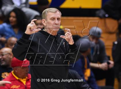 Thumbnail 2 in Sacramento vs. Moreau Catholic (MaxPreps MLK Classic) photogallery.