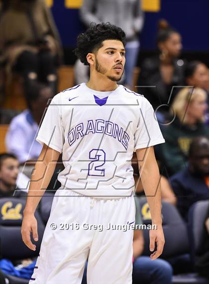 Thumbnail 3 in Sacramento vs. Moreau Catholic (MaxPreps MLK Classic) photogallery.