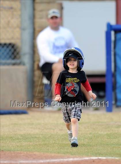 Thumbnail 1 in Van Alstyne vs. Chandler (GCEC Panther Classic) photogallery.