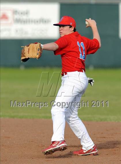 Thumbnail 2 in Van Alstyne vs. Chandler (GCEC Panther Classic) photogallery.