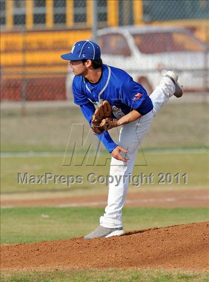 Thumbnail 2 in Van Alstyne vs. Chandler (GCEC Panther Classic) photogallery.