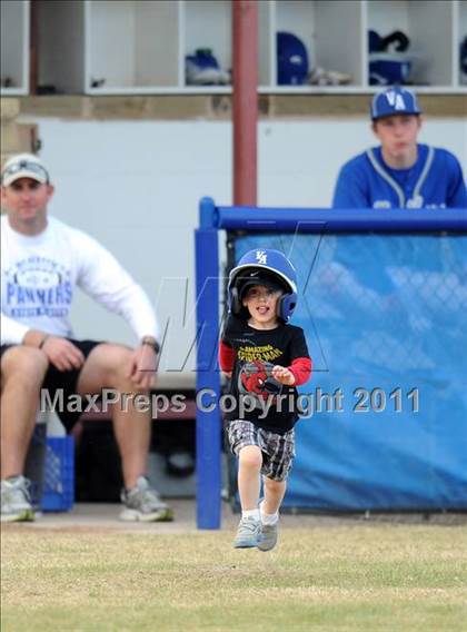 Thumbnail 3 in Van Alstyne vs. Chandler (GCEC Panther Classic) photogallery.