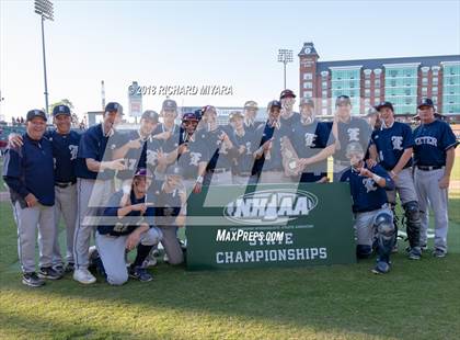 Thumbnail 3 in Bedford vs. Exeter (NHIAA D1 Final) photogallery.