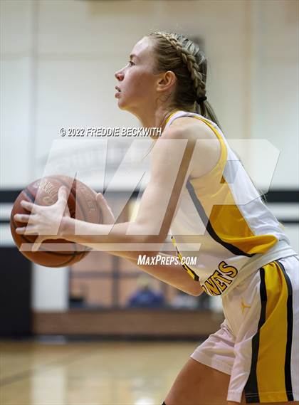 Thumbnail 1 in Tom Bean vs. Era (UIL 2A D2  Bi-District) photogallery.