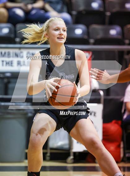 Thumbnail 1 in Tom Bean vs. Era (UIL 2A D2  Bi-District) photogallery.