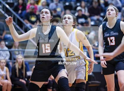 Thumbnail 3 in Tom Bean vs. Era (UIL 2A D2  Bi-District) photogallery.
