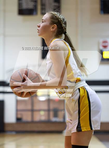 Thumbnail 3 in Tom Bean vs. Era (UIL 2A D2  Bi-District) photogallery.