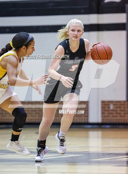 Thumbnail 2 in Tom Bean vs. Era (UIL 2A D2  Bi-District) photogallery.