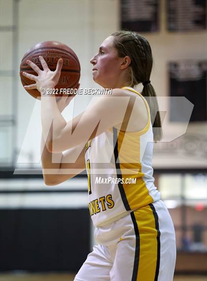 Thumbnail 2 in Tom Bean vs. Era (UIL 2A D2  Bi-District) photogallery.