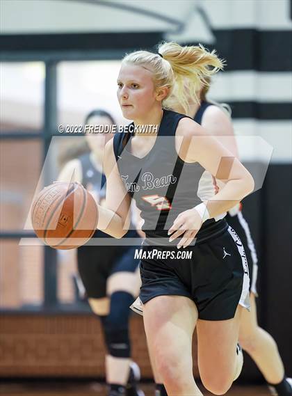 Thumbnail 3 in Tom Bean vs. Era (UIL 2A D2  Bi-District) photogallery.