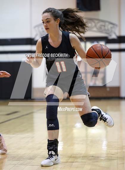 Thumbnail 1 in Tom Bean vs. Era (UIL 2A D2  Bi-District) photogallery.