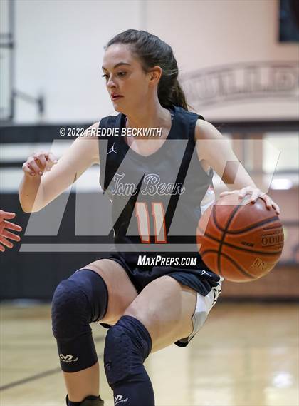 Thumbnail 2 in Tom Bean vs. Era (UIL 2A D2  Bi-District) photogallery.