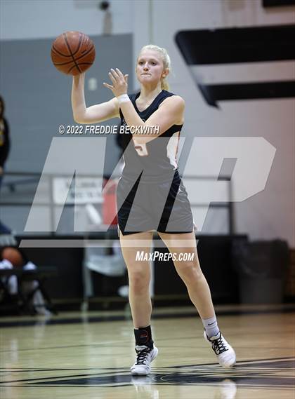 Thumbnail 2 in Tom Bean vs. Era (UIL 2A D2  Bi-District) photogallery.