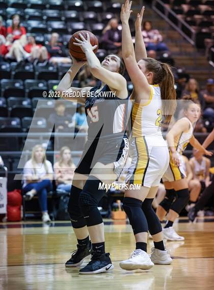 Thumbnail 3 in Tom Bean vs. Era (UIL 2A D2  Bi-District) photogallery.