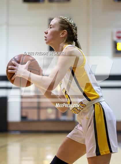 Thumbnail 1 in Tom Bean vs. Era (UIL 2A D2  Bi-District) photogallery.