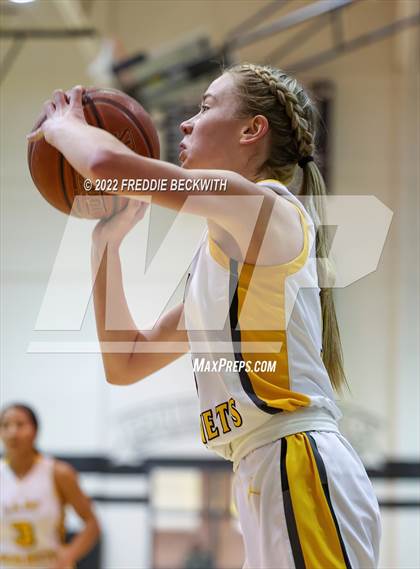 Thumbnail 1 in Tom Bean vs. Era (UIL 2A D2  Bi-District) photogallery.