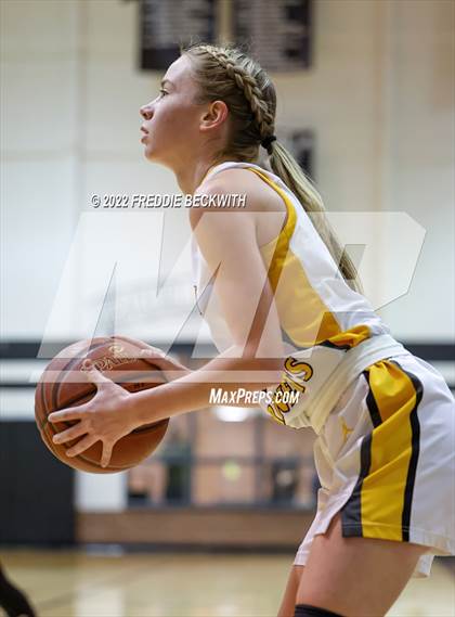 Thumbnail 2 in Tom Bean vs. Era (UIL 2A D2  Bi-District) photogallery.