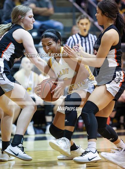 Thumbnail 1 in Tom Bean vs. Era (UIL 2A D2  Bi-District) photogallery.