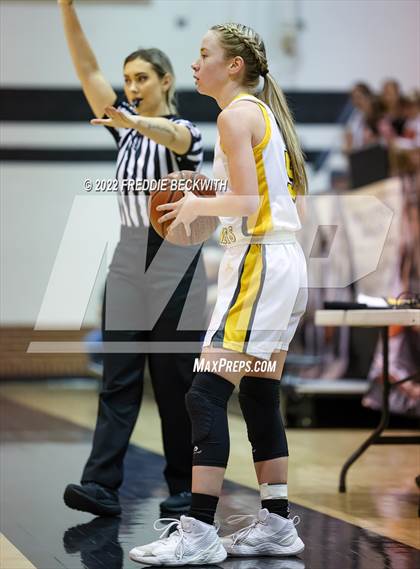 Thumbnail 1 in Tom Bean vs. Era (UIL 2A D2  Bi-District) photogallery.