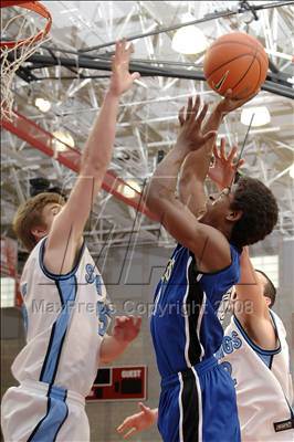 Thumbnail 3 in Corona del Mar vs. Gahr (Nike Extravaganza) photogallery.